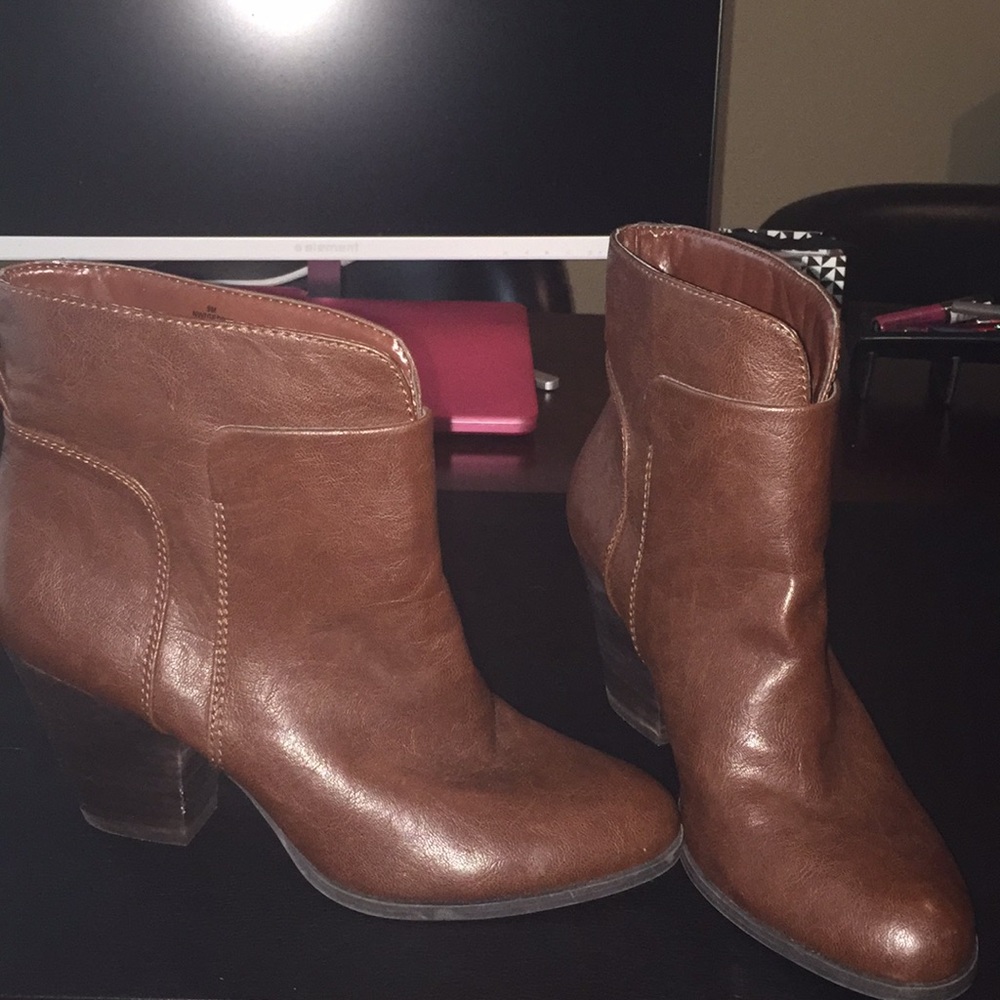 ⭐️⭐️⭐️Nine West Brown Booties